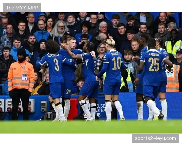 纽卡斯尔高位逼抢存隐患,防线空档易被反击且定位球防守差